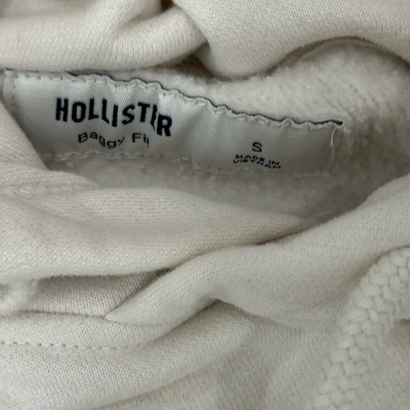 Hollister Men's Cream Hoodie with Motorcycle and Eagle Graphic Design - Picture 4 of 8